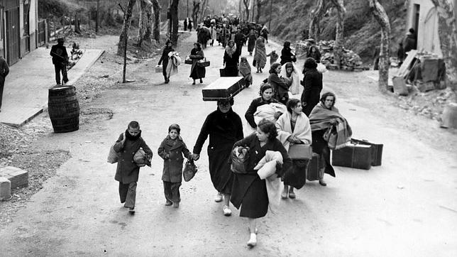 mujeres-hacia-exilio-1937--644x362